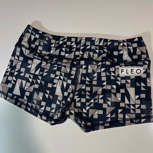 Fleo Original Short Color Tech Triangle